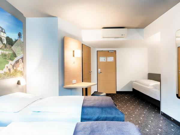 B&B Hotel Bonn-West : photo 4 de la chambre chambre triple