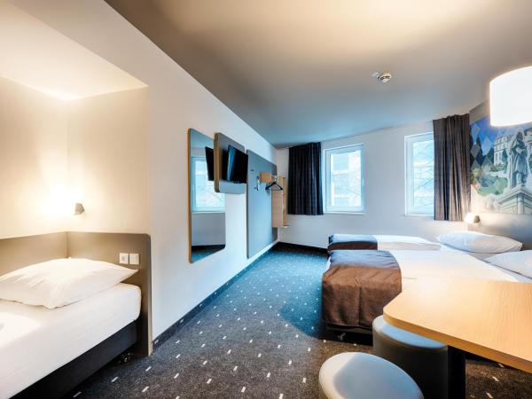 B&B Hotel Bonn-West : photo 1 de la chambre chambre triple