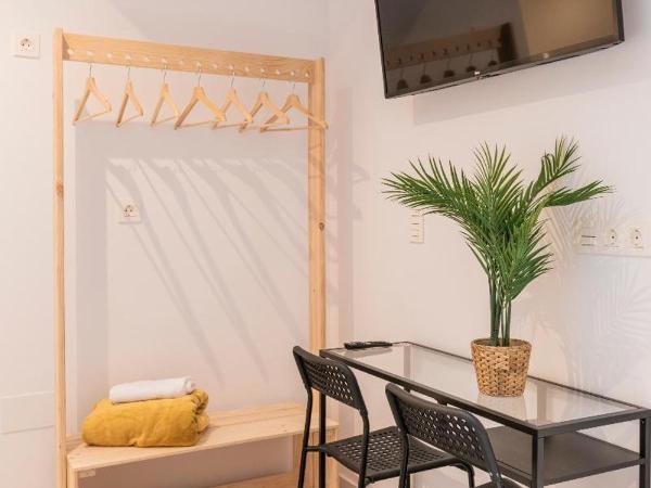 Bilbao ROOMS & KITCHEN Zorroza : photo 8 de la chambre chambre lits jumeaux avec salle de bains privative