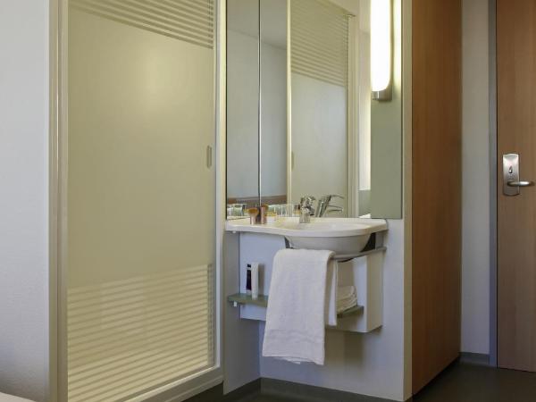 Ibis Budget Manosque Cadarache : photo 2 de la chambre two double side-by-side rooms