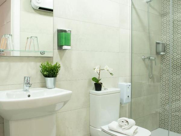 Bilbao ROOMS & KITCHEN Zorroza : photo 9 de la chambre chambre double avec salle de bains privative