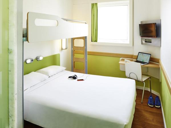 Ibis Budget Manosque Cadarache : photo 6 de la chambre chambre triple