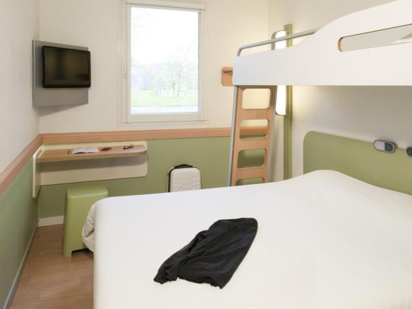 Ibis Budget Manosque Cadarache : photo 7 de la chambre chambre triple
