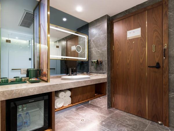 Time Traveller Boutique Hotel - Near Beijing CBD, CCTV, China Zun, SKP and Sanlitun, Tian'anmen Square, Forbidden City, Free daily necessities, Free night snack, Free laundry, English communication well, Free travel advice , Free gymnastic, : photo 5 de la chambre chambre lits jumeaux classique affaires