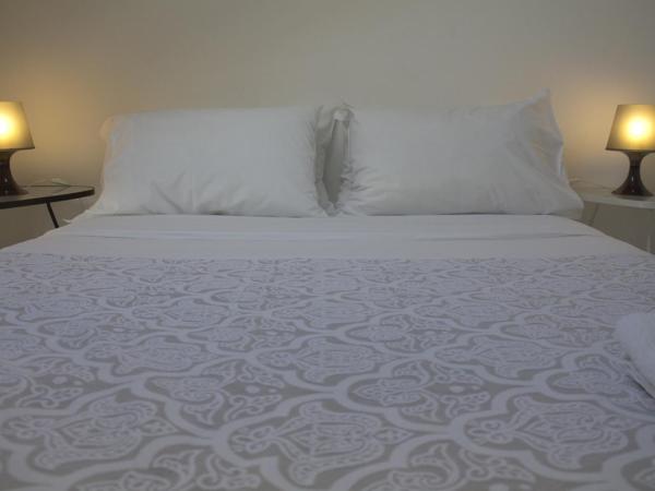 WW Hostel & Suites : photo 2 de la chambre chambre double avec salle de bains commune