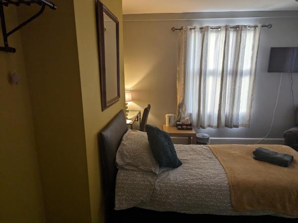 The Fox : photo 8 de la chambre chambre lits jumeaux avec salle de bains commune
