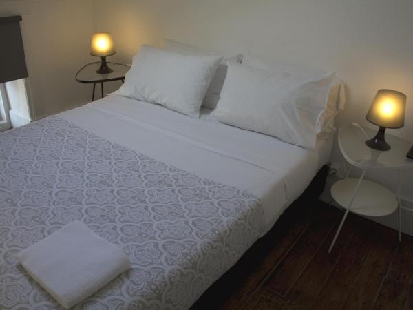 WW Hostel & Suites : photo 3 de la chambre chambre double avec salle de bains commune