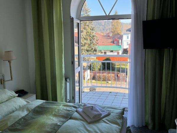 Hotel Ferdinand : photo 3 de la chambre chambre double ou lits jumeaux avec balcon