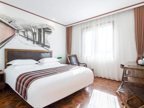 Time Traveller Hotel -15 minutes walk to Tian 'anmen Square,Near Forbidden City ,Chairman Mao Memorial Hall ,Temple of Heaven,Wangfujing Walkway, many museums nearby,feel old Beijing culture : photo 1 de la chambre chambre double deluxe