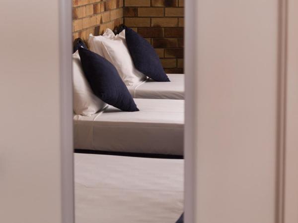 Lancaster Court Motel : photo 4 de la chambre chambre familiale standard