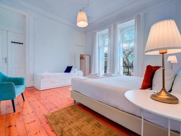 Chalet D´Ávila Guest House : photo 3 de la chambre chambre quadruple avec salle de bains commune