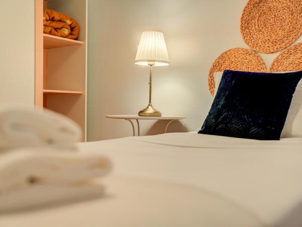 Chalet D´Ávila Guest House : photo 3 de la chambre chambre simple avec salle de bains commune