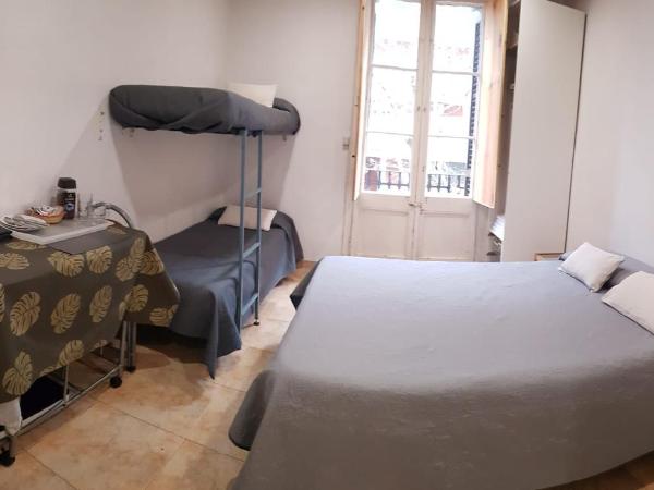 Barcelona Rooms 294 : photo 6 de la chambre chambre familiale avec salle de bains privative et balcon