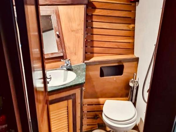 Motobarca Oceania : photo 4 de la chambre chambre lits jumeaux avec salle de bains privative