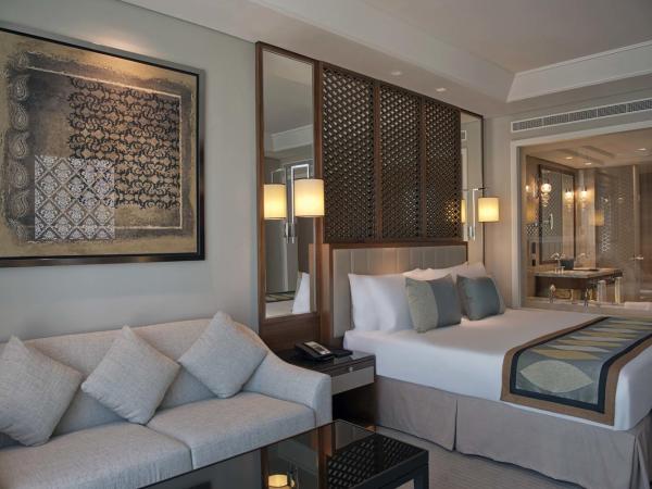 Taj Dubai : photo 2 de la chambre chambre lit king-size de luxe - vue sur burj