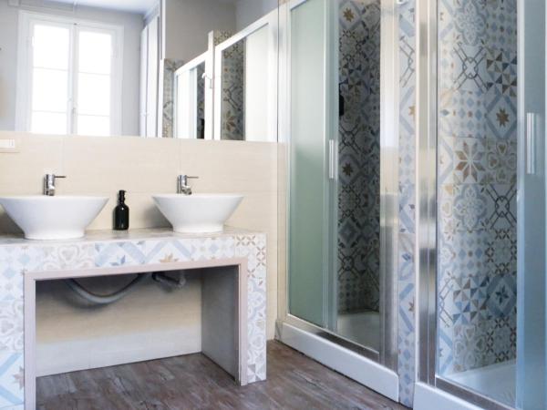 Domus 19 : photo 4 de la chambre chambre double avec salle de bains commune