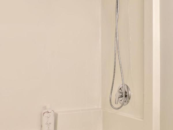 Zen Retreat on the Laneway : photo 4 de la chambre chambre double avec lit d'appoint