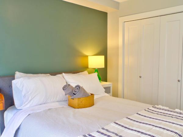 Zen Retreat on the Laneway : photo 8 de la chambre chambre double avec lit d'appoint