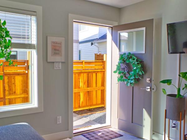 Zen Retreat on the Laneway : photo 7 de la chambre chambre double avec lit d'appoint