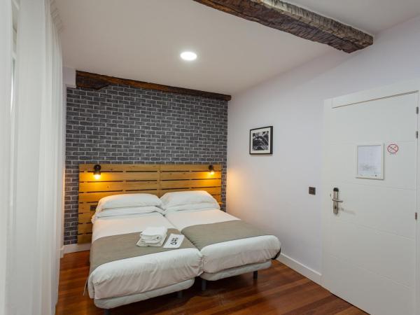 Casual Mardones : photo 3 de la chambre chambre lits jumeaux avec salle de bains privative