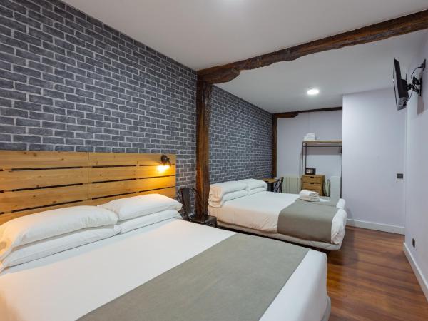 Casual Mardones : photo 3 de la chambre chambre familiale avec salle de bains privative