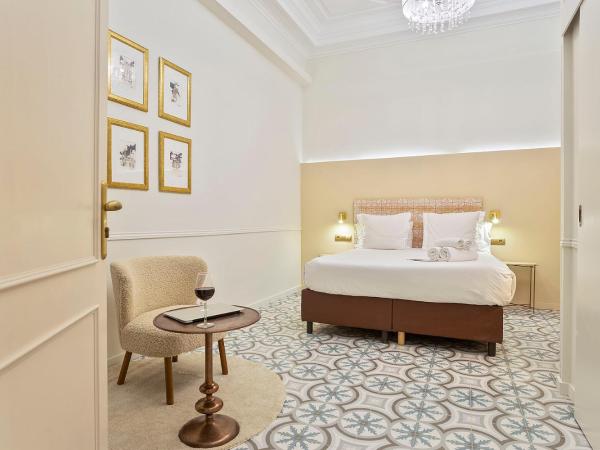 Mihlton Barcelona Boutique B&B : photo 2 de la chambre chambre double avec balcon - vue sur ville