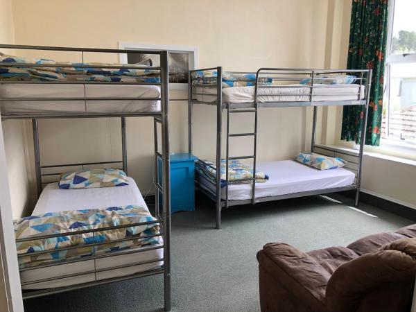 Chalet Backpackers : photo 6 de la chambre lit dans dortoir mixte de 4 lits