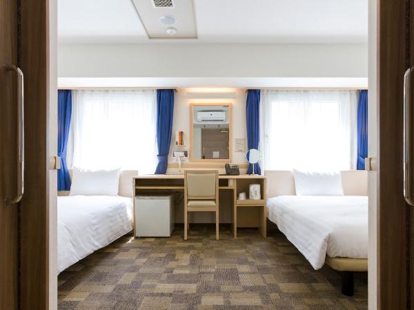 Toyoko Inn Tokyo Keihin Tohoku sen Oji eki Kita guchi : photo 1 de la chambre chambre lits jumeaux accessible aux personnes à mobilité réduite - non-fumeurs