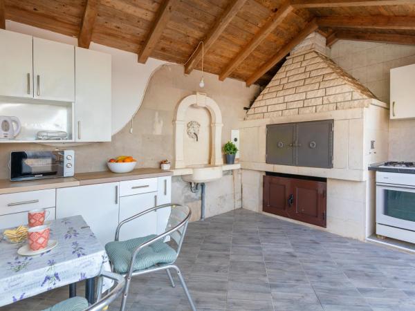 Rooms Ivo : photo 10 de la chambre chambre lits jumeaux avec salle de bains commune