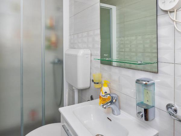 Rooms Ivo : photo 4 de la chambre chambre double avec salle de bains privative