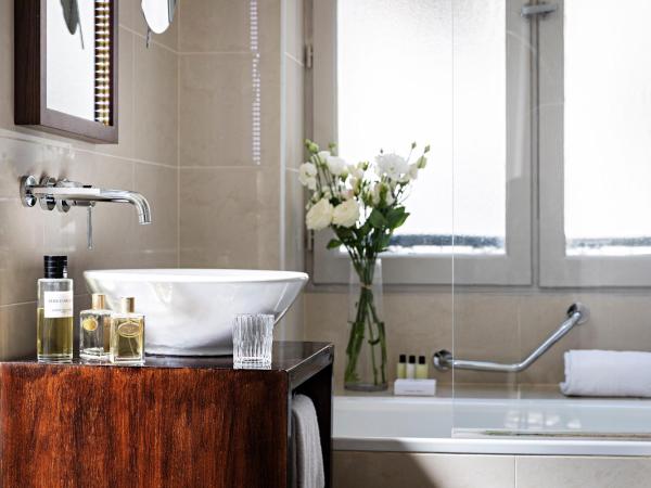 Holiday Inn Paris Palais de l'Elysée, an IHG Hotel : photo 4 de la chambre chambre lit king-size standard