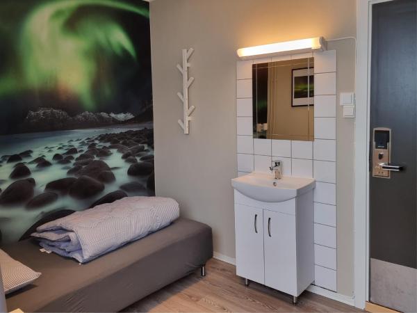 HI Oslo Haraldsheim : photo 2 de la chambre chambre simple avec toilettes et douche communes