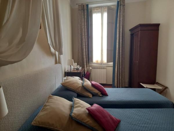 Hotel Tourist House : photo 4 de la chambre chambre lits jumeaux
