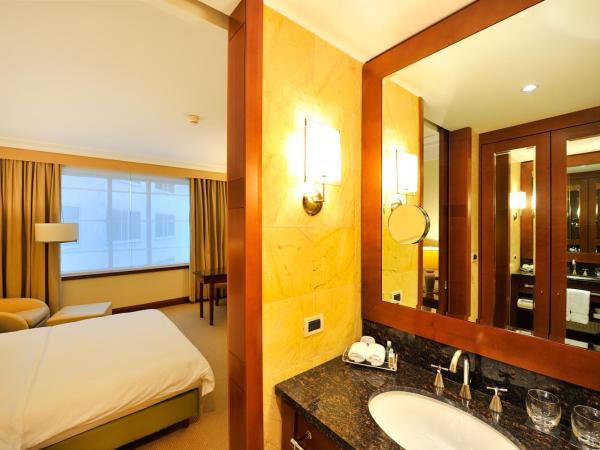 Regent Warsaw Hotel : photo 3 de la chambre chambre lit queen-size deluxe