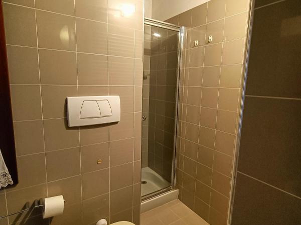 Il Nido - Villetta in posizione strategica : photo 1 de la chambre chambre triple avec salle de bains privative