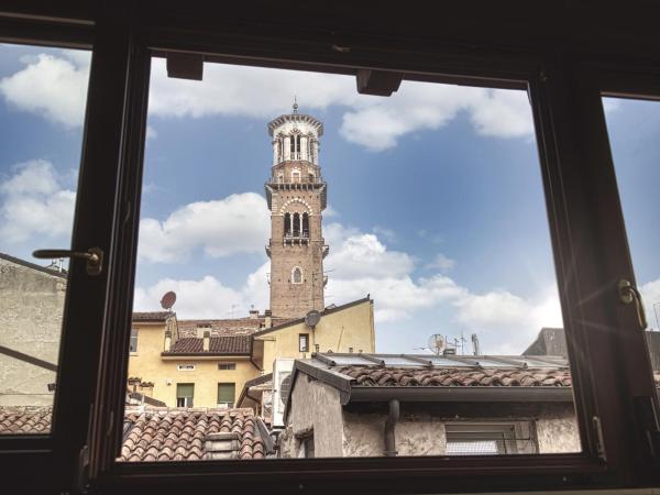 Relais Balcone di Giulietta : photo 9 de la chambre suite deluxe avec baignoire spa