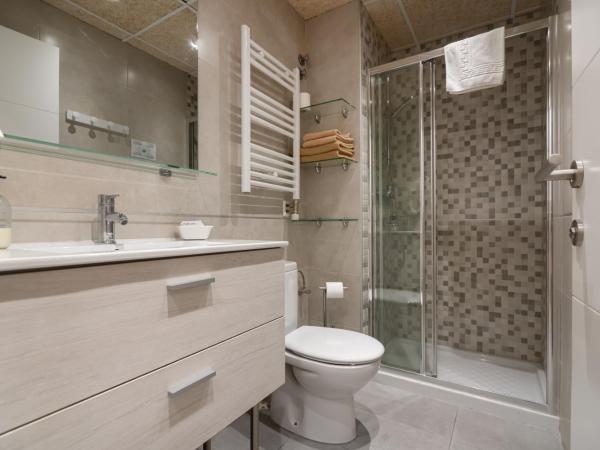 Hostal House : photo 4 de la chambre chambre double avec terrasse