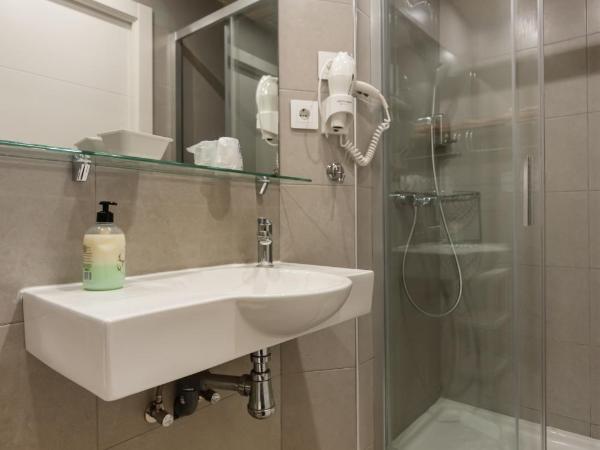 Hostal House : photo 8 de la chambre chambre double