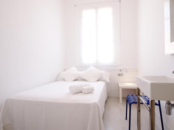 Express by gaiarooms : photo 4 de la chambre chambre double avec salle de bains commune