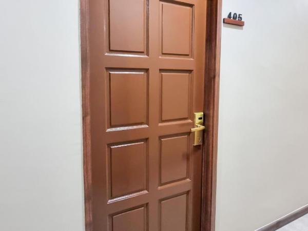 Global Residency : photo 1 de la chambre chambre double avec salle de bains privative