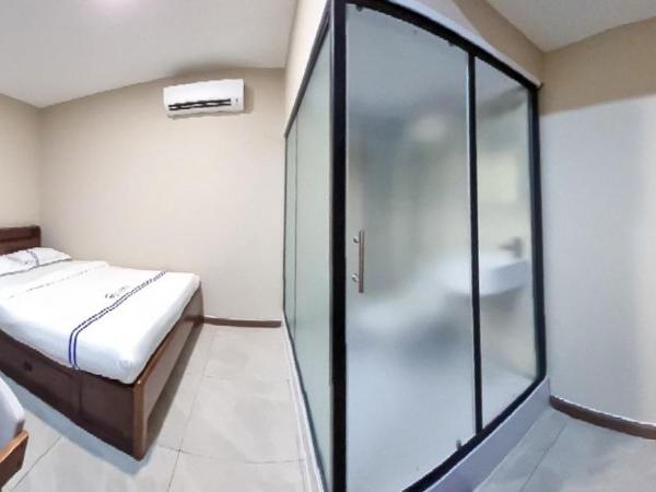 Global Residency : photo 9 de la chambre chambre double avec salle de bains privative