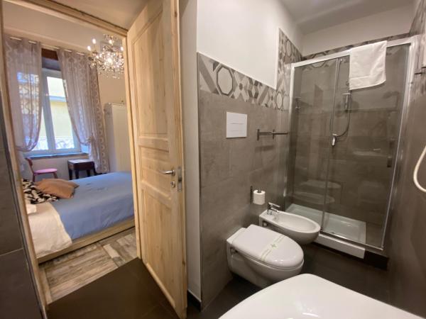 Corso 211 Beds & Suites : photo 7 de la chambre chambre double avec salle de bains privative