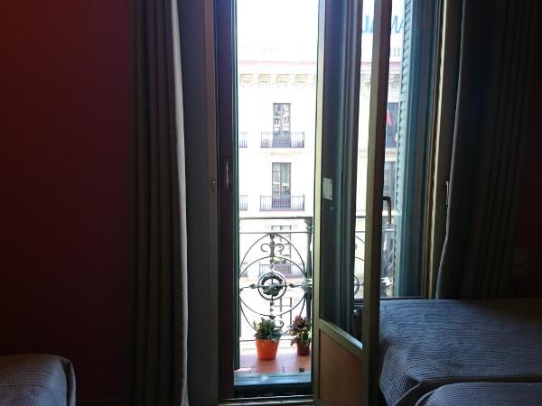 Hotel Ginebra : photo 9 de la chambre chambre quadruple