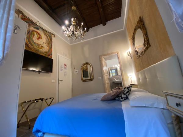 Corso 211 Beds & Suites : photo 9 de la chambre chambre double avec salle de bains privative