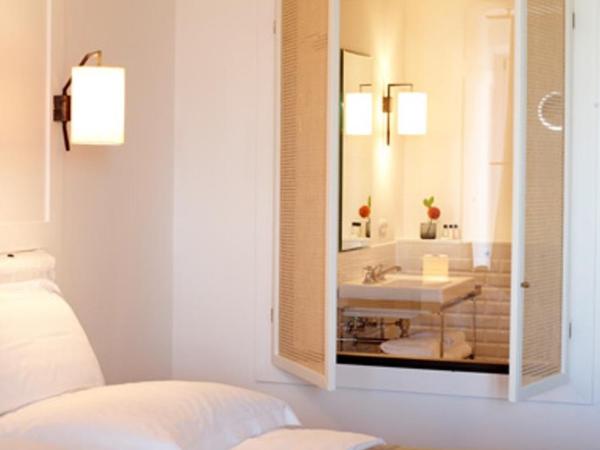 Louis Hotel : photo 10 de la chambre hébergement deluxe avec cour