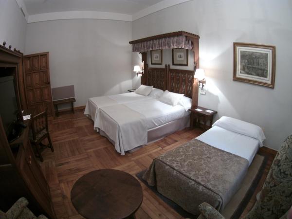 Parador de Santiago - Hostal Reis Catolicos : photo 5 de la chambre chambre double standard (3 adultes)