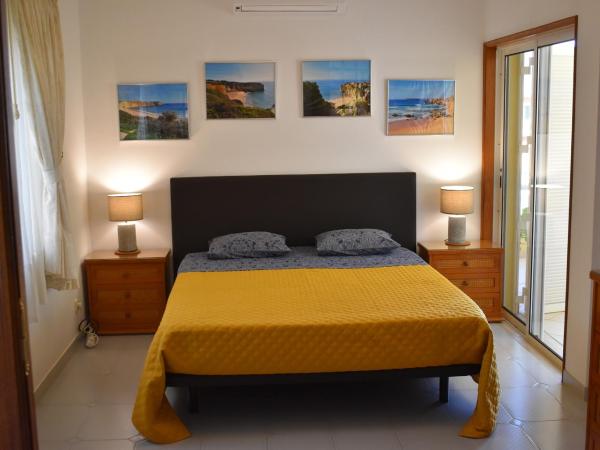 Monte da Ria Guest House : photo 1 de la chambre chambre double avec balcon