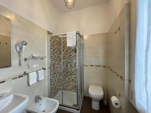 Porta alla Croce Guest House : photo 6 de la chambre chambre double avec salle de bains privative