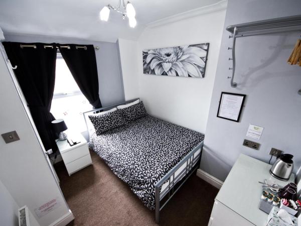 Rossall House , For Families & Couples : photo 1 de la chambre  small double room ensuite