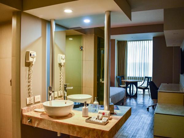 Ramada by Wyndham Mexico City Santa Fe : photo 4 de la chambre chambre lit king-size - non-fumeurs